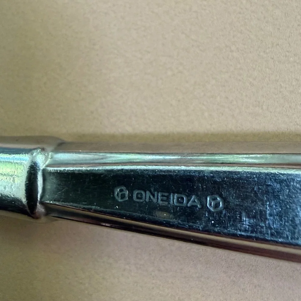 Oneida Act 1 Stainless Steel Dinner Knives Glossy Cube Mark Set of 9 Heirloom